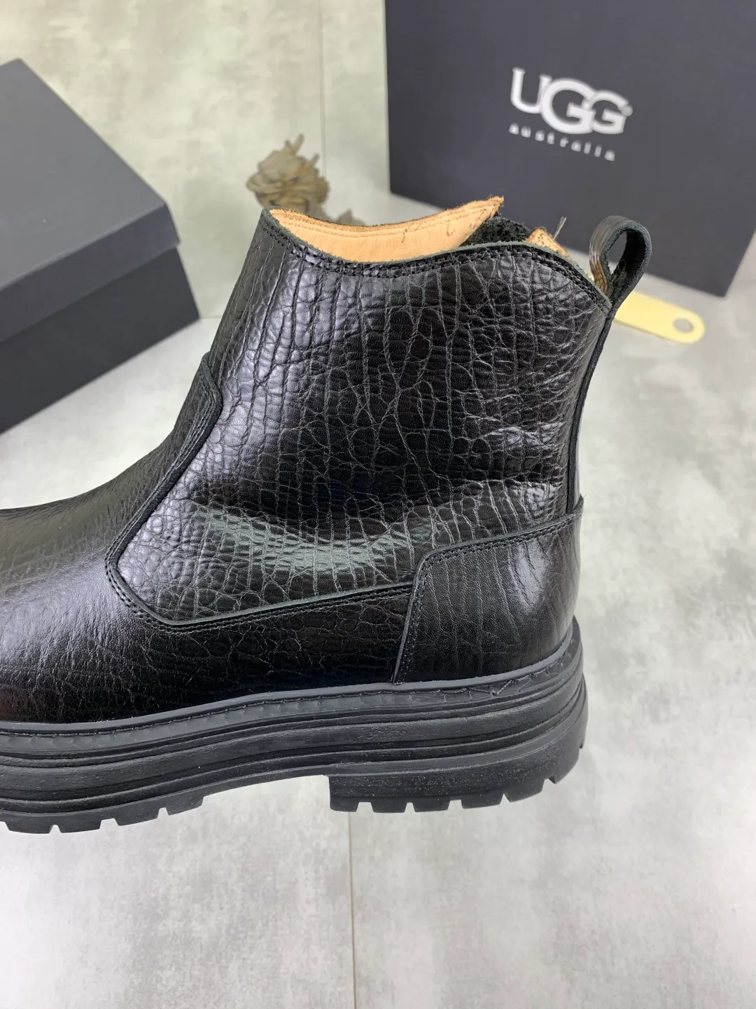 Men's men's shoes 💰P660 New arrival 🆕🆕🆕 IUGGI Men's British retro Martin boots Winter new men's outdoor hiking boots First layer of cowhide on the outside and wool on the inside Comfortable and warm Rubber sole sole Non-slip and firm Trendy and fashionable Casual and versatile Size: 38-44 (45 customized) Color: three colors